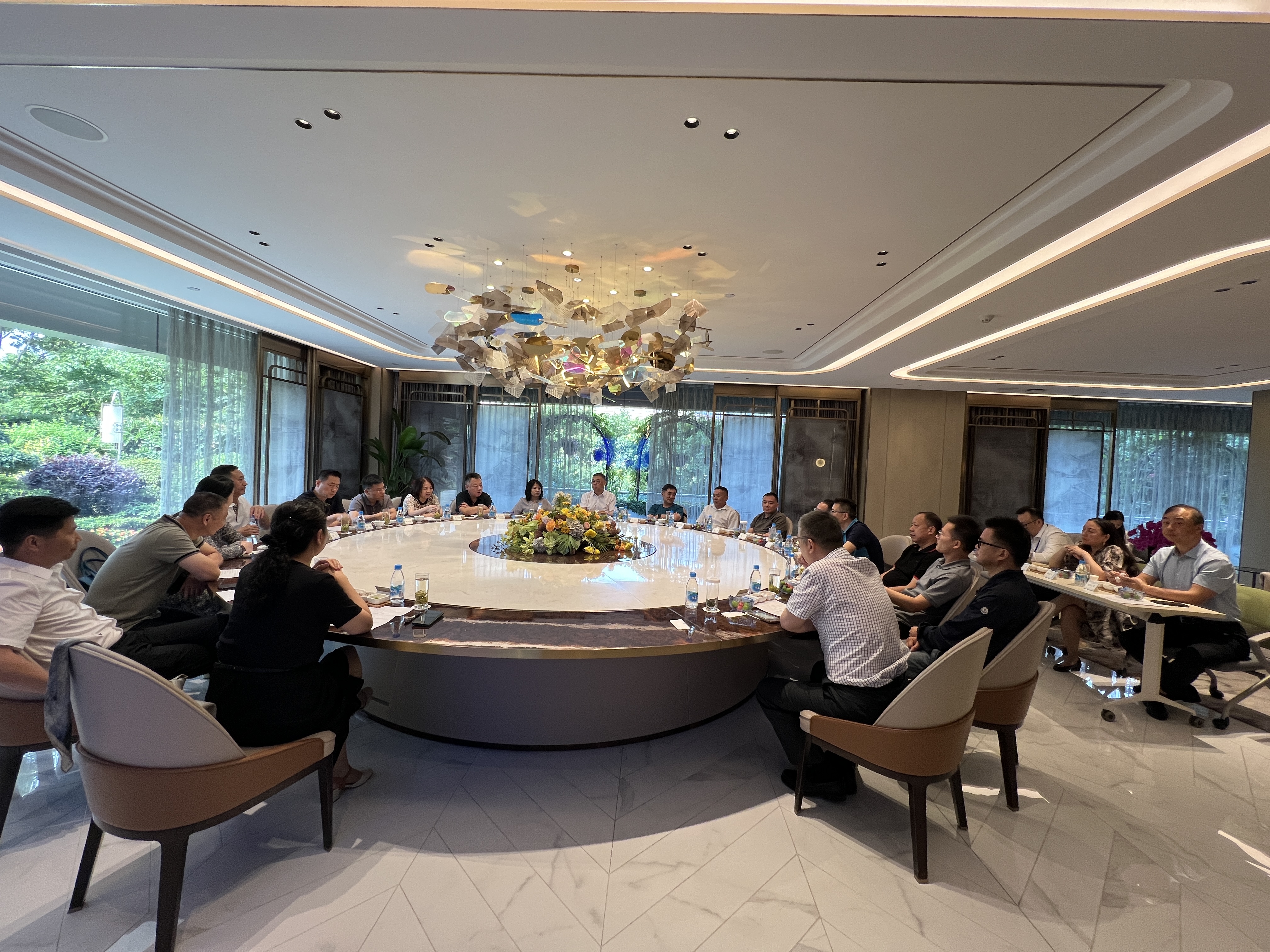 苏州市装修装饰行业协会上半年会长会议召开
