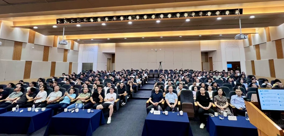 市装饰协会顺利召开“一带一帽”智能化安全管理模式宣贯会